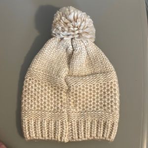 Cream woman’s winter beanie